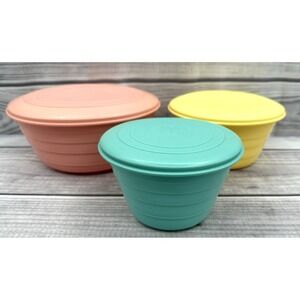 1950'S STANLEY FLEX PASTEL NESTING MIXING BOWLS WITH LIDS - PINK YELLOW BLUE